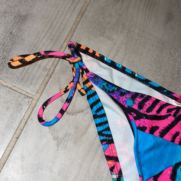 Vibrant print bikini bottoms-cheeky - Picture 2 of 5